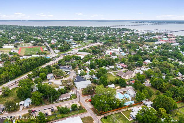 264 Washington Street, Bay Saint Louis, MS 39520