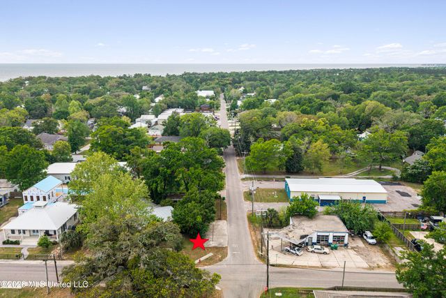 264 Washington Street, Bay Saint Louis, MS 39520