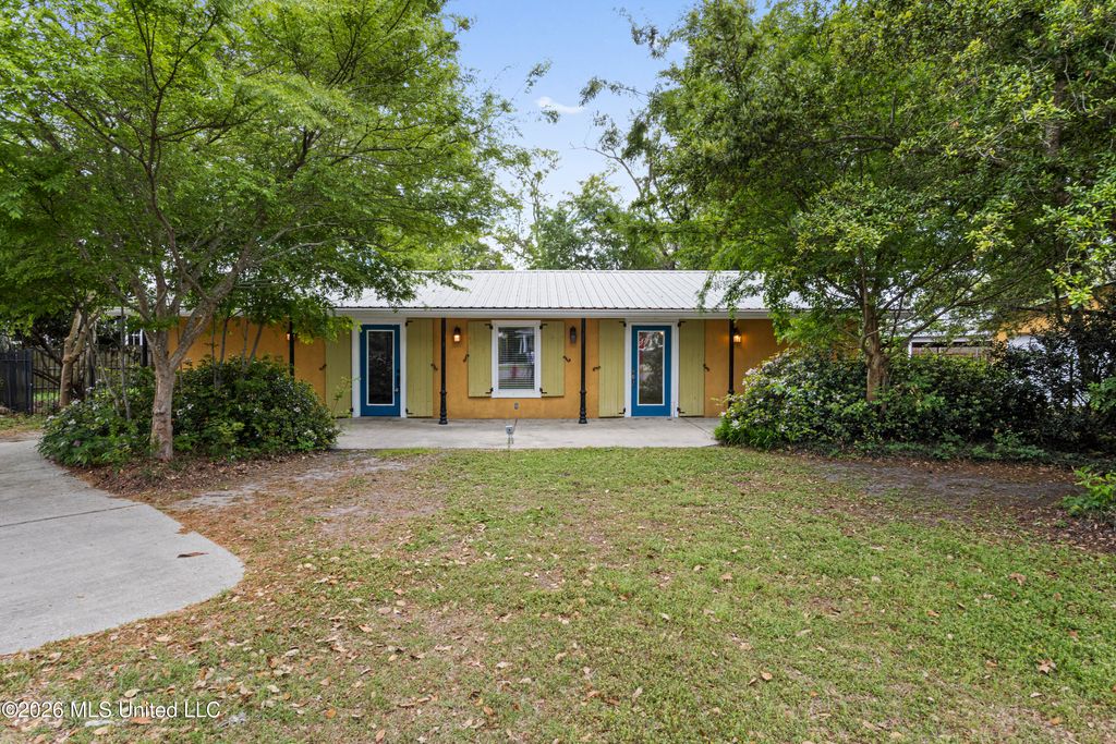 264 Washington Street, Bay Saint Louis, MS 39520