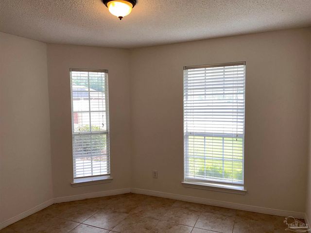 618 Ripsaw Ln, Pensacola, FL 32506