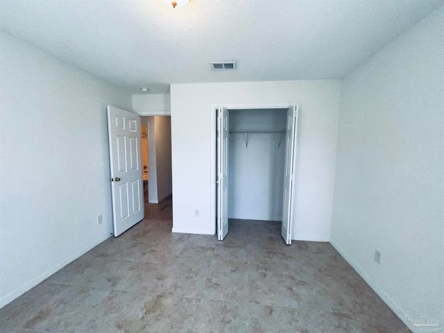 618 Ripsaw Ln, Pensacola, FL 32506