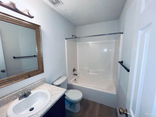 618 Ripsaw Ln, Pensacola, FL 32506