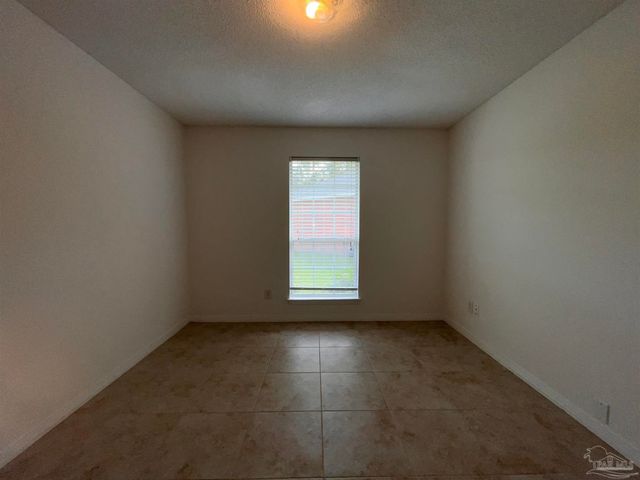 618 Ripsaw Ln, Pensacola, FL 32506