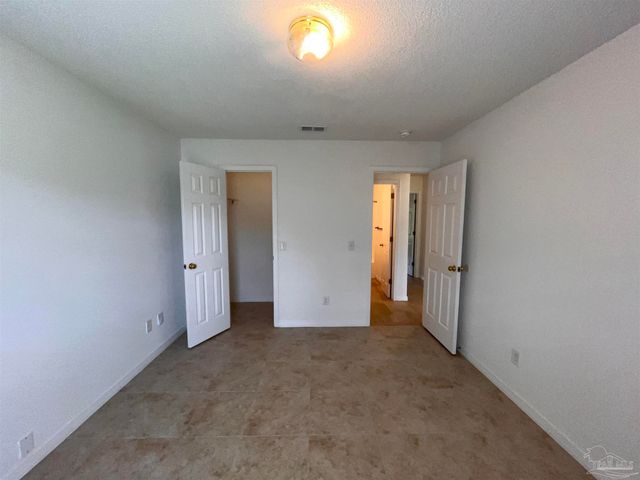 618 Ripsaw Ln, Pensacola, FL 32506