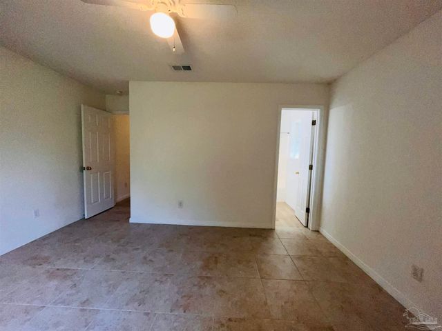 618 Ripsaw Ln, Pensacola, FL 32506