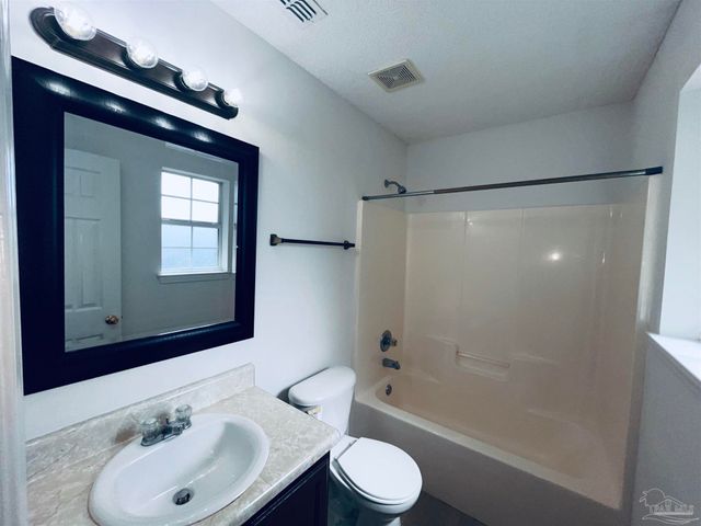 618 Ripsaw Ln, Pensacola, FL 32506