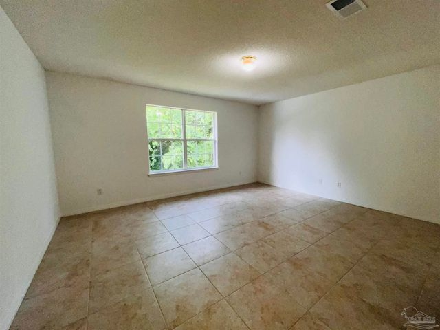 618 Ripsaw Ln, Pensacola, FL 32506