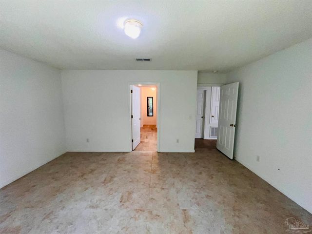 618 Ripsaw Ln, Pensacola, FL 32506