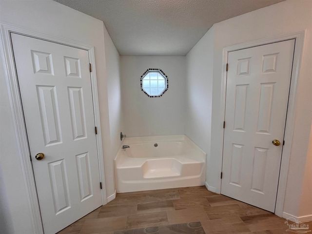 618 Ripsaw Ln, Pensacola, FL 32506