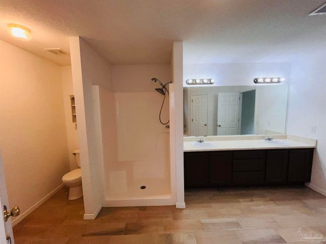 618 Ripsaw Ln, Pensacola, FL 32506