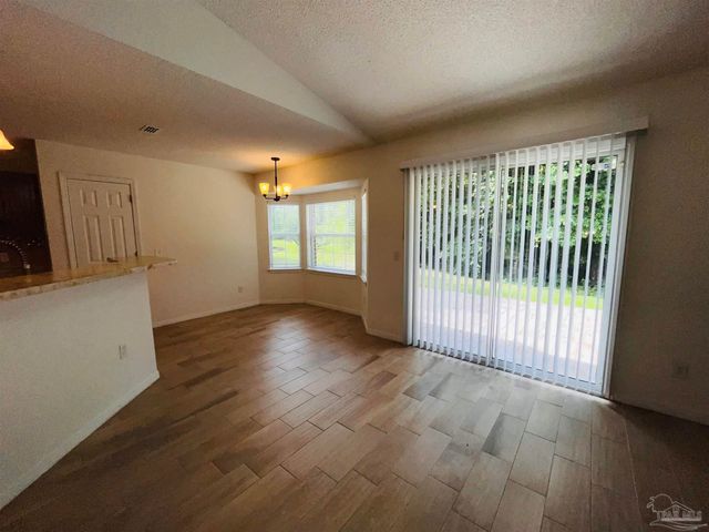 618 Ripsaw Ln, Pensacola, FL 32506