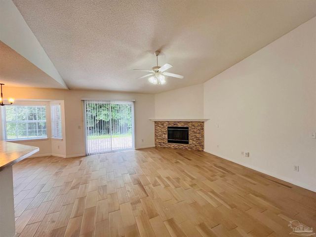 618 Ripsaw Ln, Pensacola, FL 32506