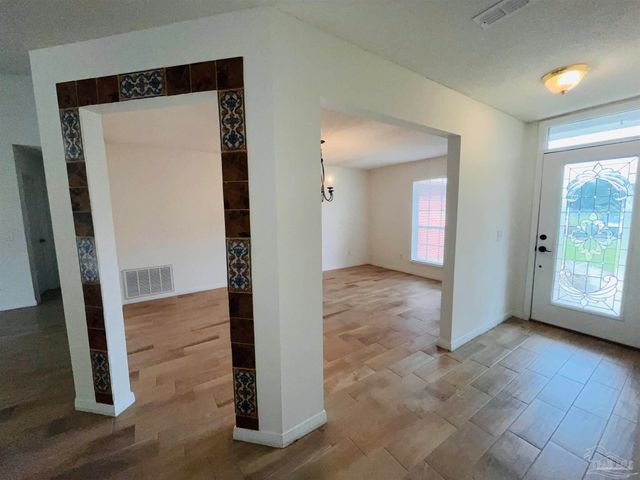 618 Ripsaw Ln, Pensacola, FL 32506