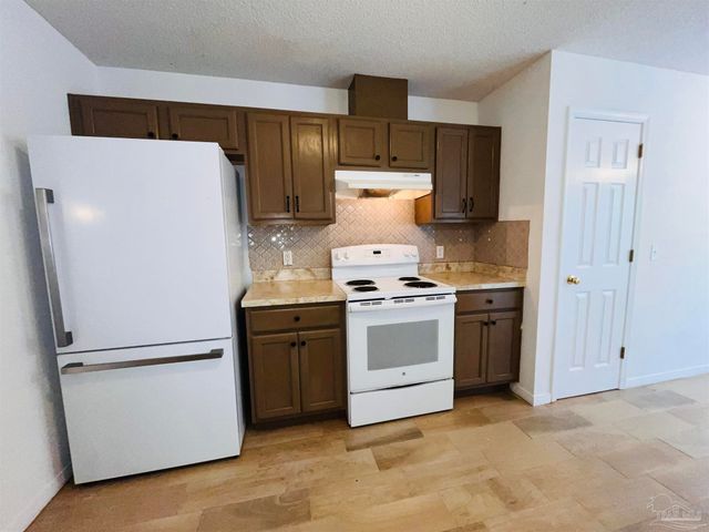 618 Ripsaw Ln, Pensacola, FL 32506