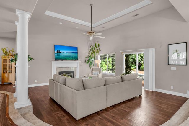98 Valley Falls Pl, Folsom, CA 95630