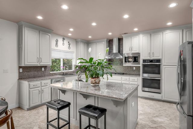 98 Valley Falls Pl, Folsom, CA 95630