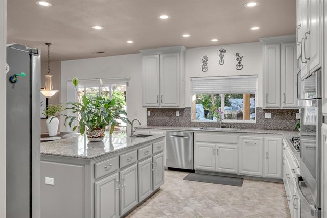 98 Valley Falls Pl, Folsom, CA 95630