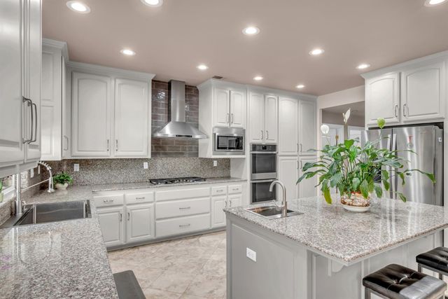 98 Valley Falls Pl, Folsom, CA 95630