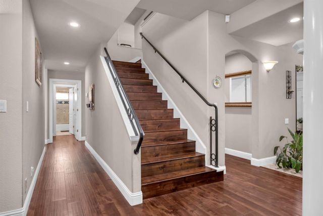 98 Valley Falls Pl, Folsom, CA 95630