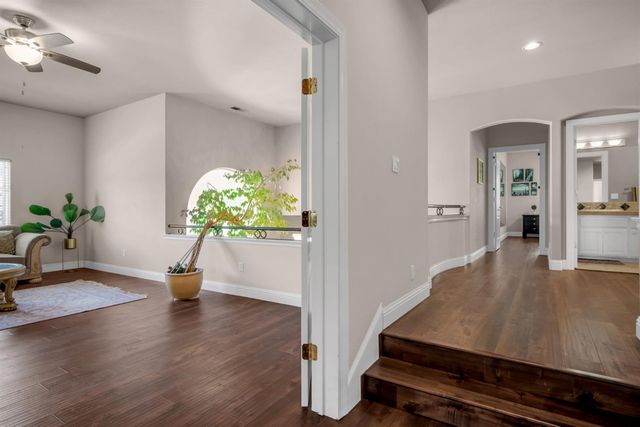 98 Valley Falls Pl, Folsom, CA 95630