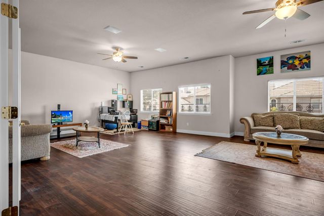 98 Valley Falls Pl, Folsom, CA 95630