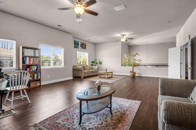 98 Valley Falls Pl, Folsom, CA 95630