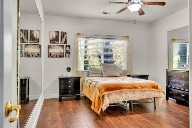98 Valley Falls Pl, Folsom, CA 95630