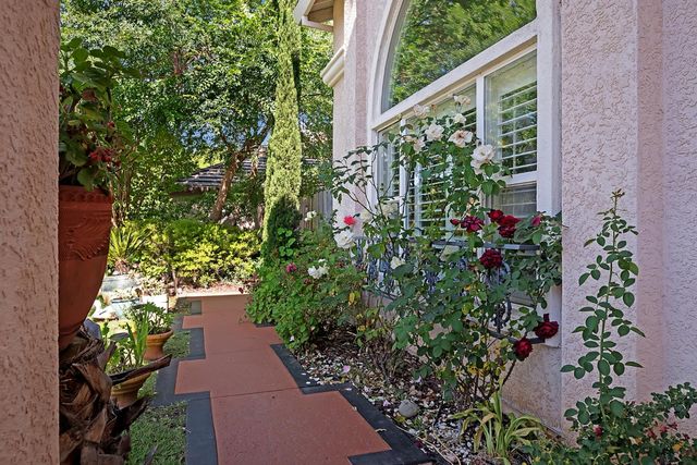98 Valley Falls Pl, Folsom, CA 95630