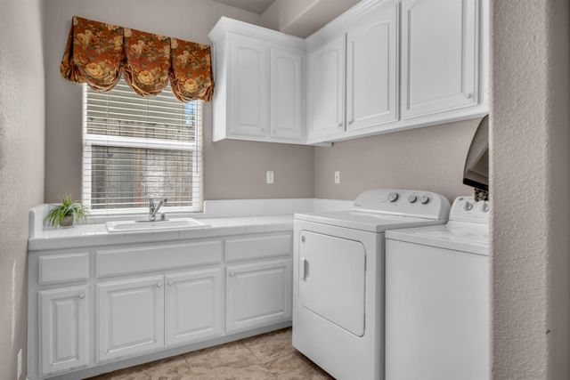 98 Valley Falls Pl, Folsom, CA 95630