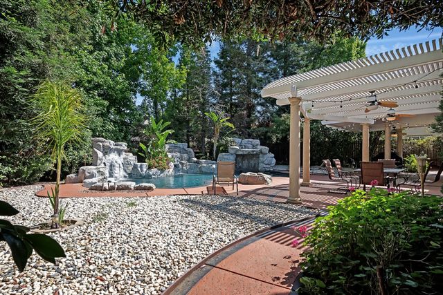 98 Valley Falls Pl, Folsom, CA 95630