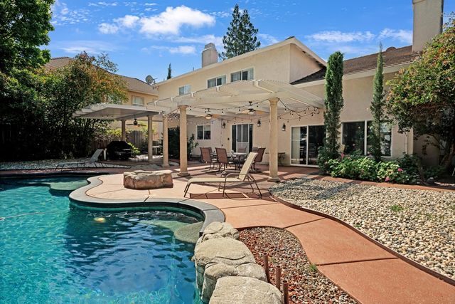 98 Valley Falls Pl, Folsom, CA 95630