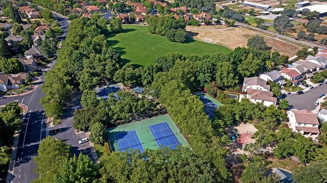 98 Valley Falls Pl, Folsom, CA 95630