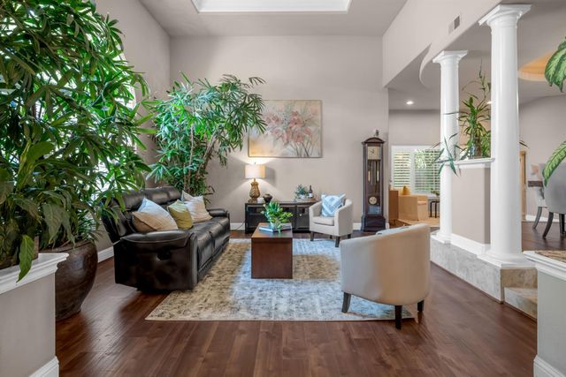 98 Valley Falls Pl, Folsom, CA 95630