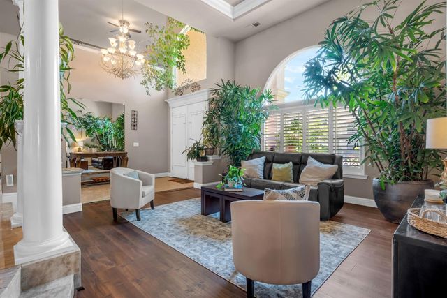 98 Valley Falls Pl, Folsom, CA 95630