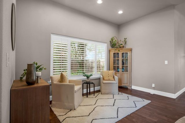 98 Valley Falls Pl, Folsom, CA 95630