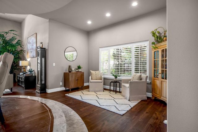 98 Valley Falls Pl, Folsom, CA 95630