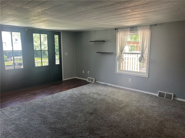 1686 Harbor Edinburg Rd, Union Twp, PA 16116