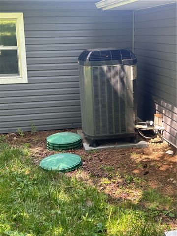1686 Harbor Edinburg Rd, Union Twp, PA 16116