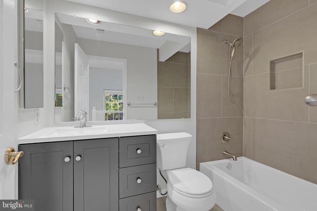 20888 SANDSTONE SQ, Sterling, VA 20165