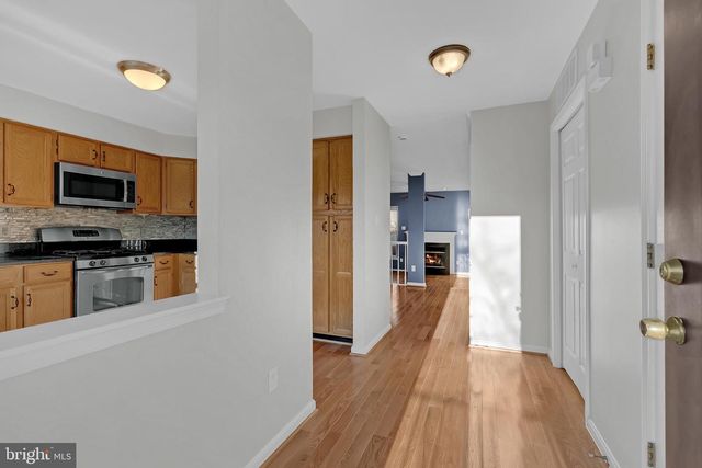 20888 SANDSTONE SQ, Sterling, VA 20165