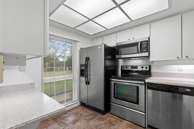 9668 Westview Drive 2, Houston, TX 77055