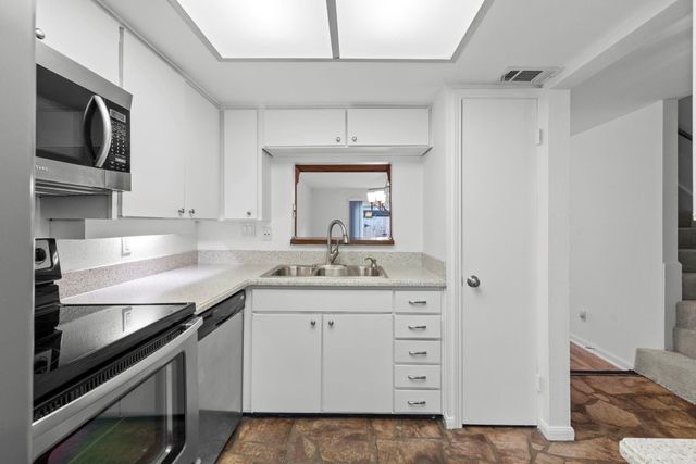 9668 Westview Drive 2, Houston, TX 77055