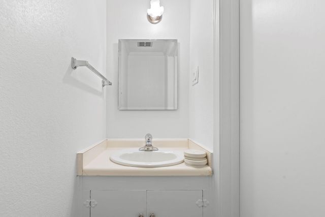 9668 Westview Drive 2, Houston, TX 77055