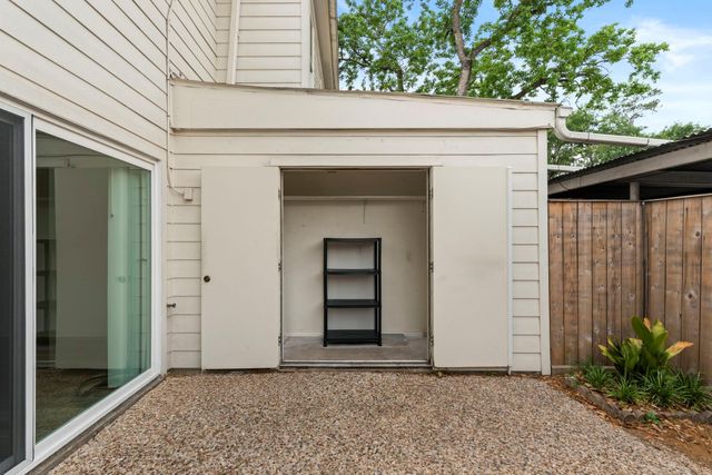 9668 Westview Drive 2, Houston, TX 77055