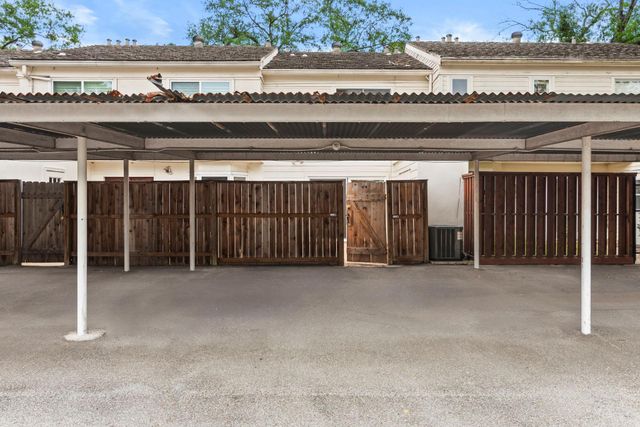 9668 Westview Drive 2, Houston, TX 77055