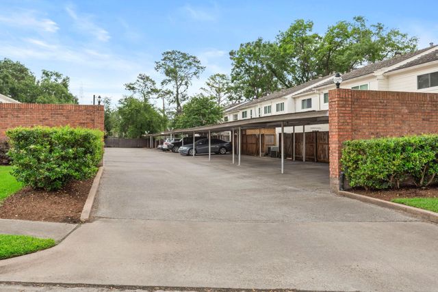 9668 Westview Drive 2, Houston, TX 77055