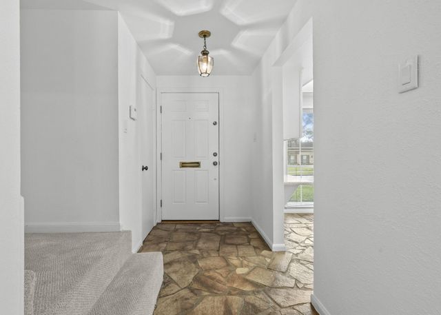 9668 Westview Drive 2, Houston, TX 77055