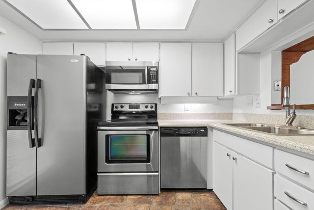 9668 Westview Drive 2, Houston, TX 77055