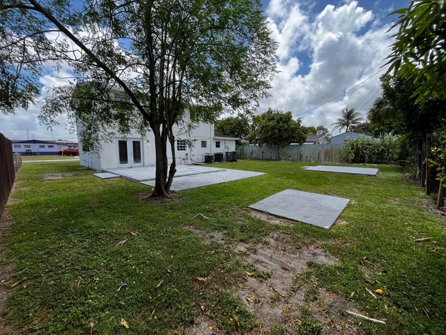5163 Marion Place, West Palm Beach, FL 33407