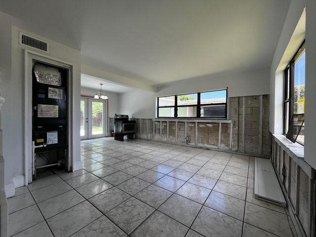 5163 Marion Place, West Palm Beach, FL 33407